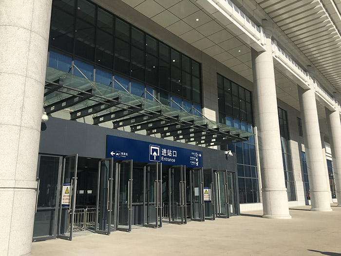 全國、省市政協(xié)委員體驗蘭渝鐵路、視察階州廣場