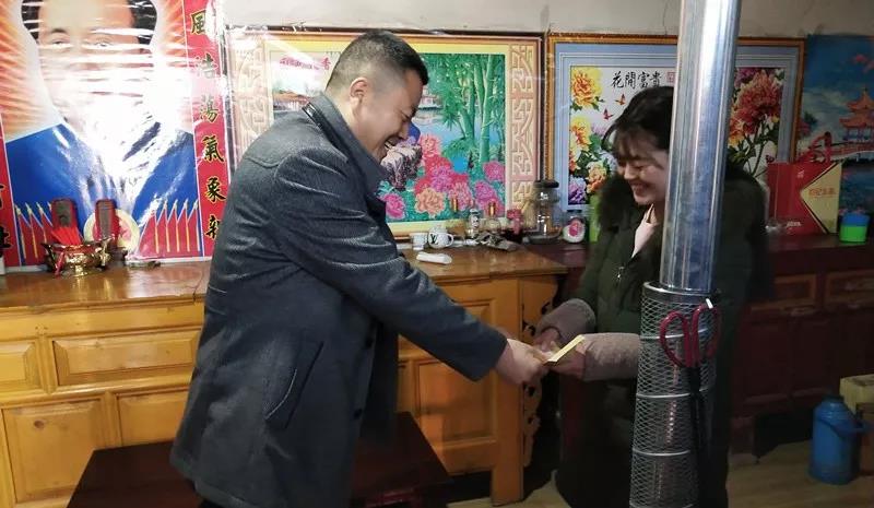 堅(jiān)持精準(zhǔn)幫扶，合力脫貧攻堅(jiān)——市龍江城鄉(xiāng)發(fā)展集團(tuán)、隴南太平洋財(cái)險(xiǎn)公司聯(lián)合開展幫扶文縣橋頭鎮(zhèn)安子坡村2019年春節(jié)慰問活動(dòng)