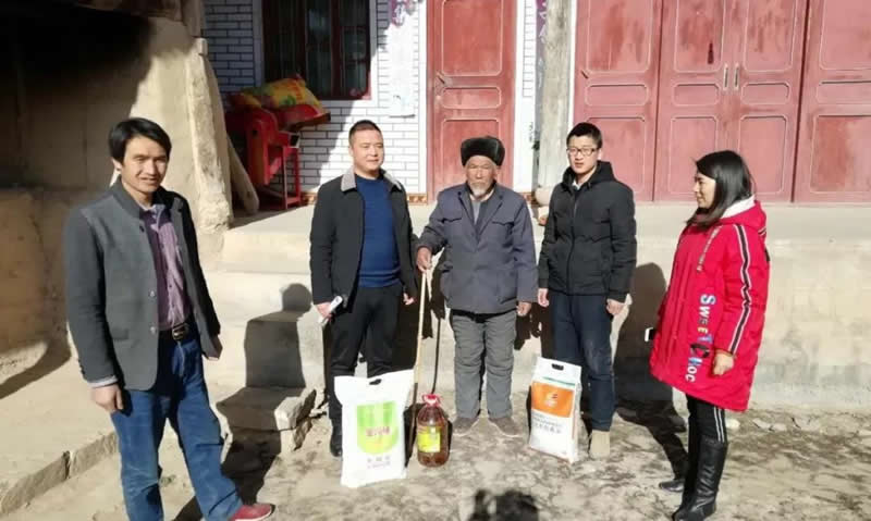 堅(jiān)持精準(zhǔn)幫扶，合力脫貧攻堅(jiān)——市龍江城鄉(xiāng)發(fā)展集團(tuán)、隴南太平洋財(cái)險(xiǎn)公司聯(lián)合開展幫扶文縣橋頭鎮(zhèn)安子坡村2019年春節(jié)慰問活動(dòng)