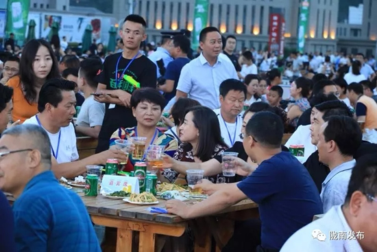 好嗨喲！隴南第一屆青島啤酒節(jié)開幕啦，為期8天