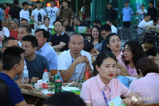 好嗨喲！隴南第一屆青島啤酒節(jié)開幕啦，為期8天