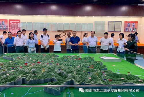 市龍江城鄉(xiāng)發(fā)展集團(tuán)黨委開展“不忘初心、牢記使命”紀(jì)念建黨98周年主題黨日活動(dòng)