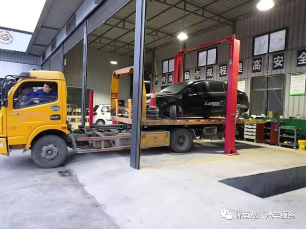 金錘鈑金，銀槍噴漆！龍江汽修值得信賴！