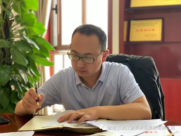 市龍江集團(tuán)“不忘初心、牢記使命”主題教育讀書班舉行結(jié)班式