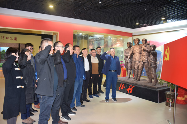 市龍江集團開展“不忘初心、牢記使命”主題黨日活動