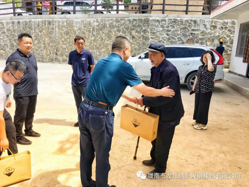 “感黨恩、憶黨史”，--市龍江城鄉(xiāng)發(fā)展集團(tuán)公司開展慶祝建黨99周年主題黨日活動(dòng)